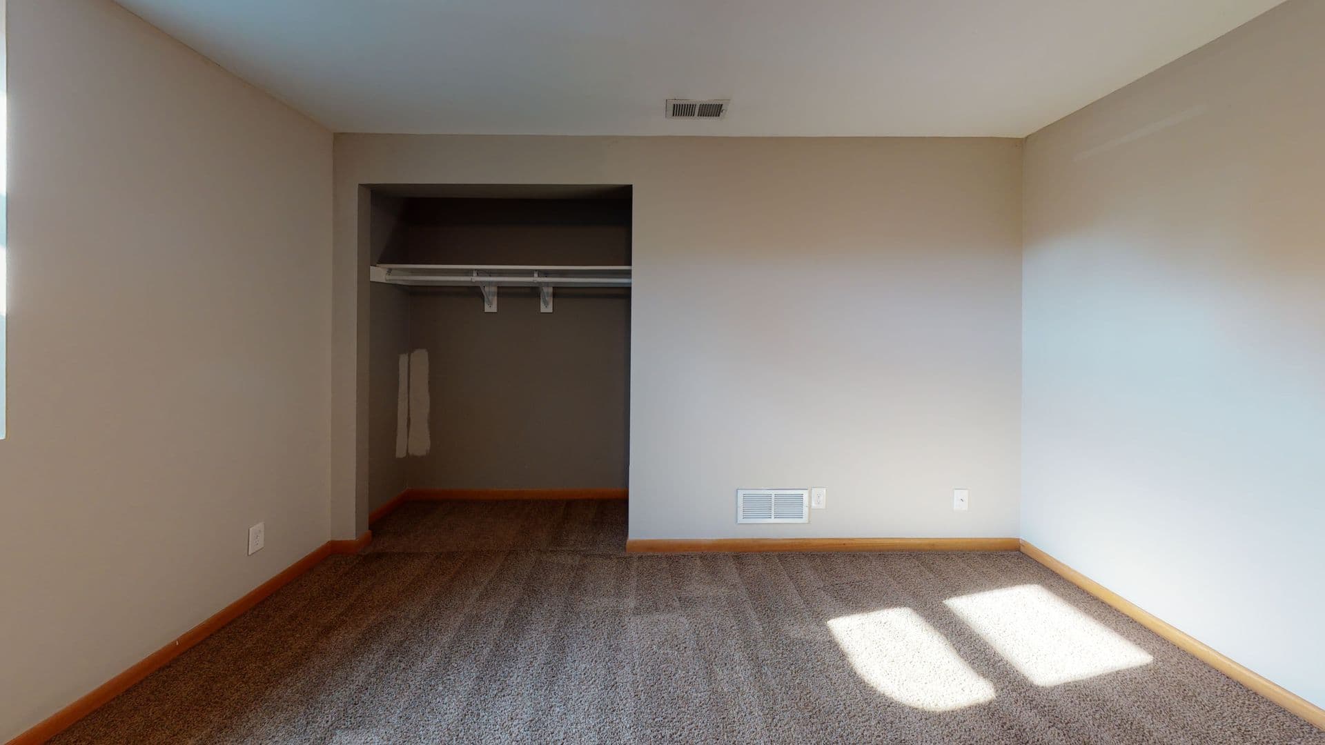 Minneapolis Apartment: 1203 Como Ave SE