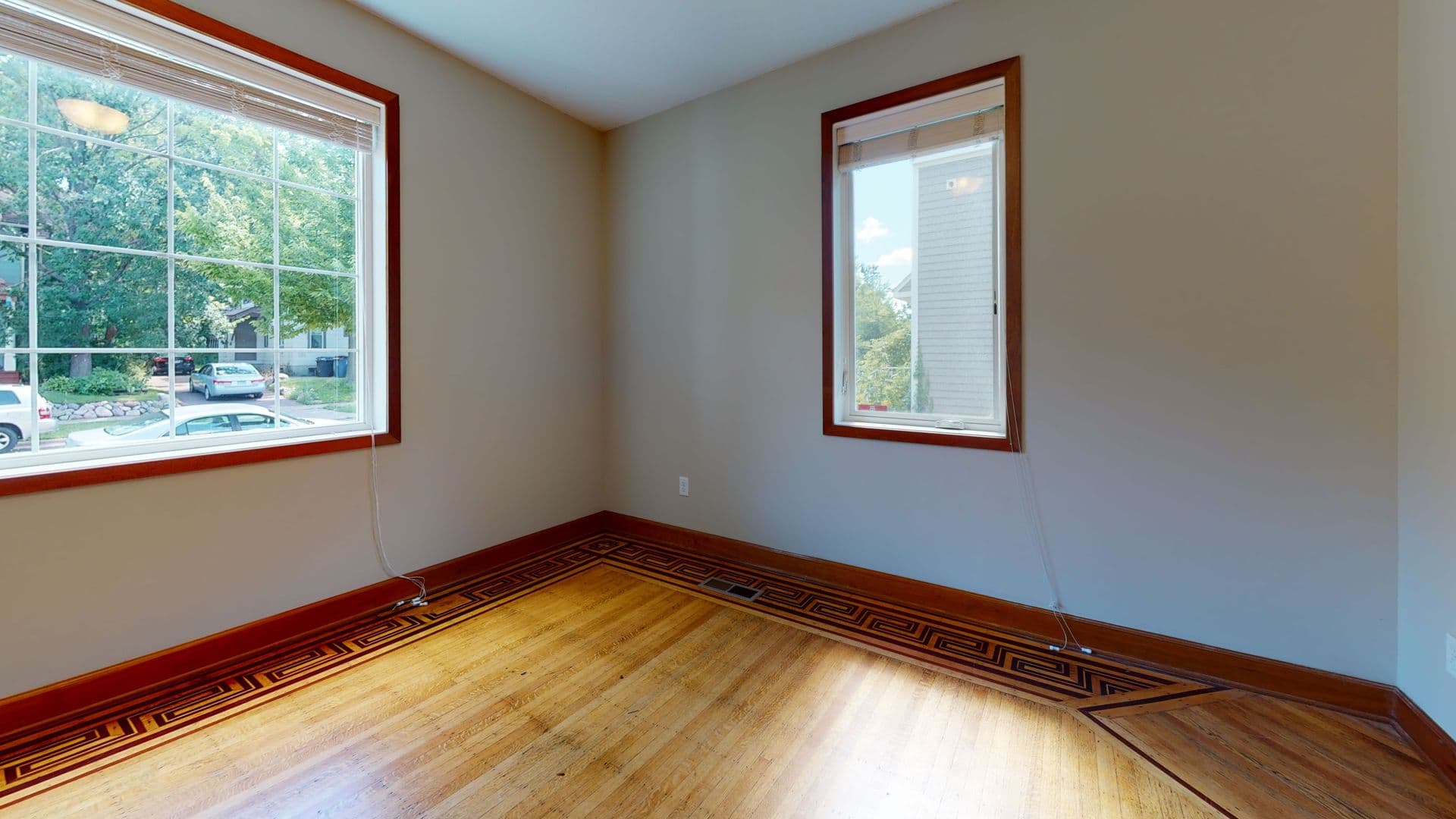 Minneapolis Apartment: 1057 13th Ave SE