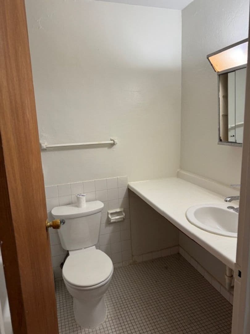Minneapolis Apartment: 1405 5th St SE