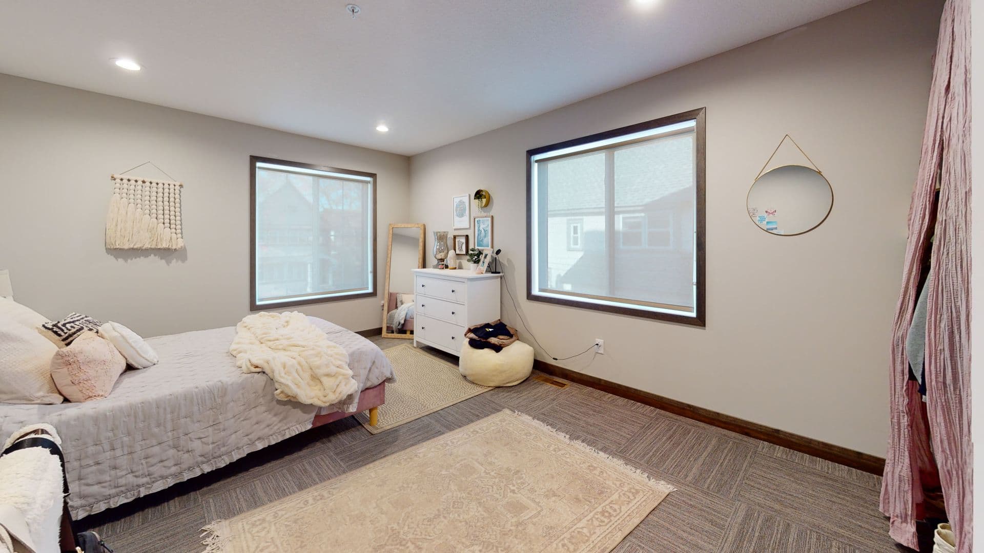Minneapolis Apartment: 716 12th Ave SE