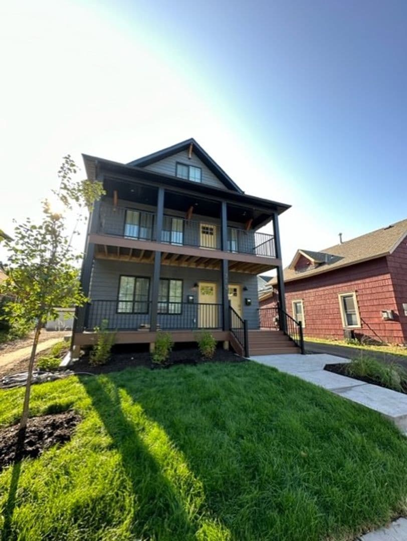 Minneapolis Apartment: 1027 13th Ave SE