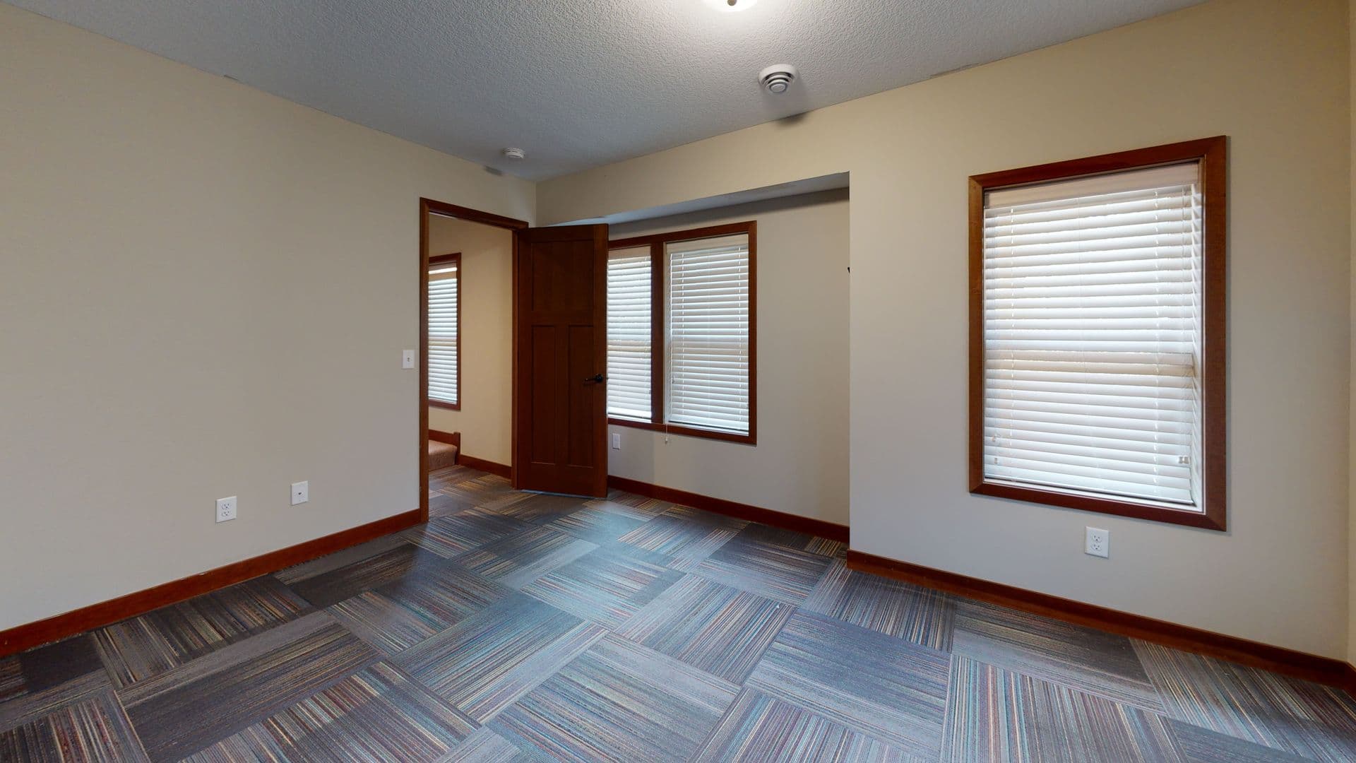 Minneapolis Apartment: 915 7th St SE