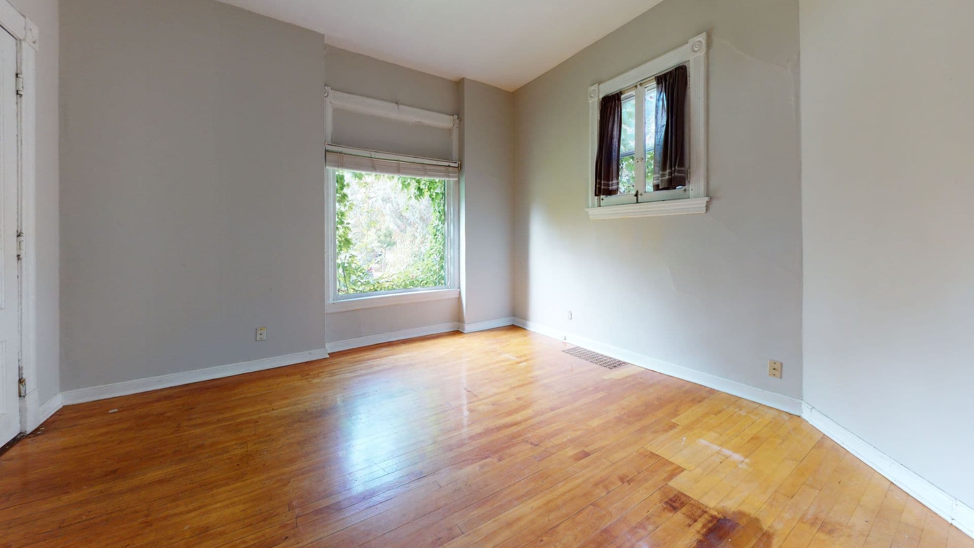Minneapolis Apartment: 1409 5th St SE