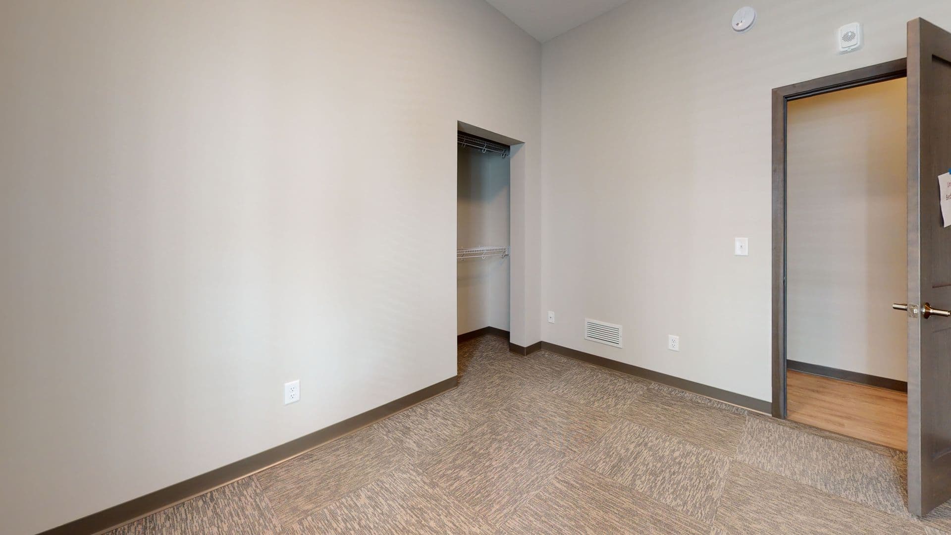Minneapolis Apartment: 2622 Essex St SE