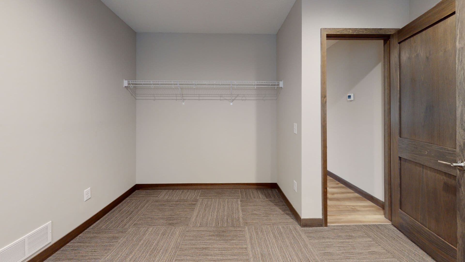 Minneapolis Apartment: 1806 Como Ave SE
