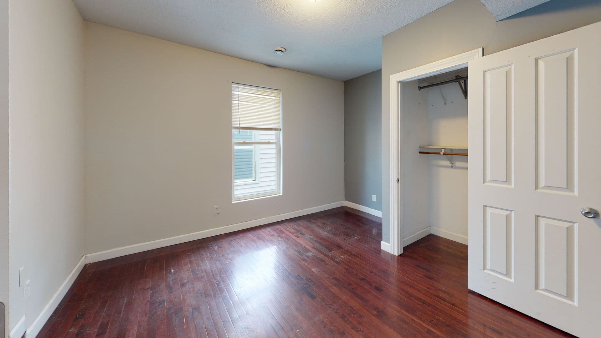 Minneapolis Apartment: 520 12th Ave SE