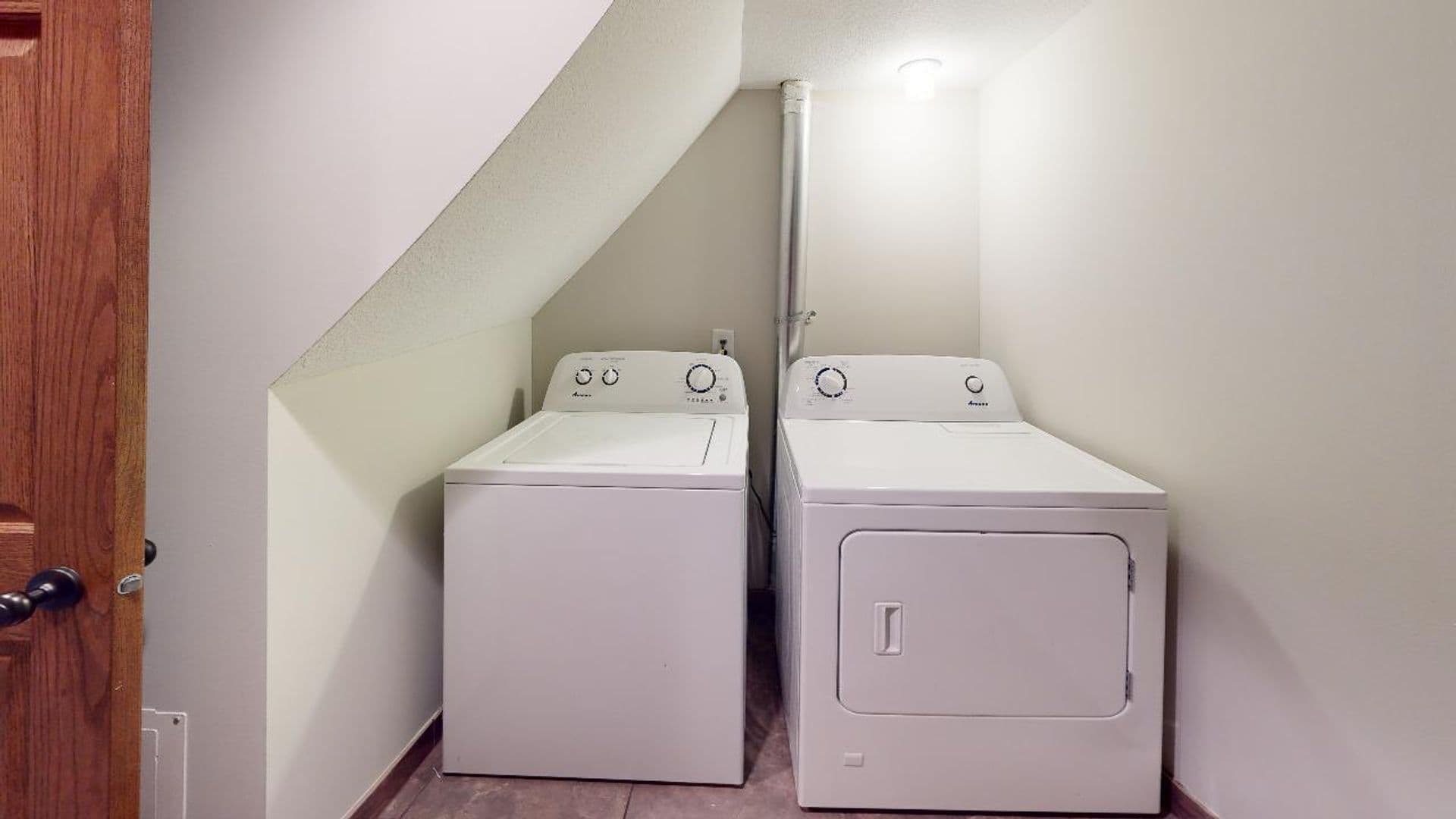 Minneapolis Apartment: 1099 25th Ave SE