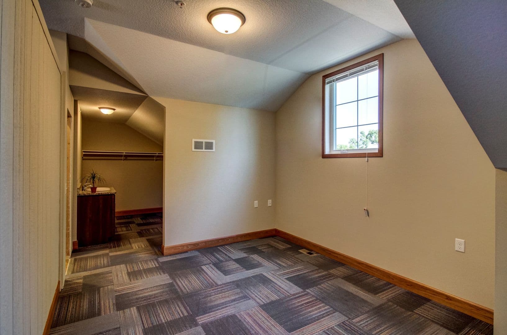 Minneapolis Apartment: 1208 Como Ave SE