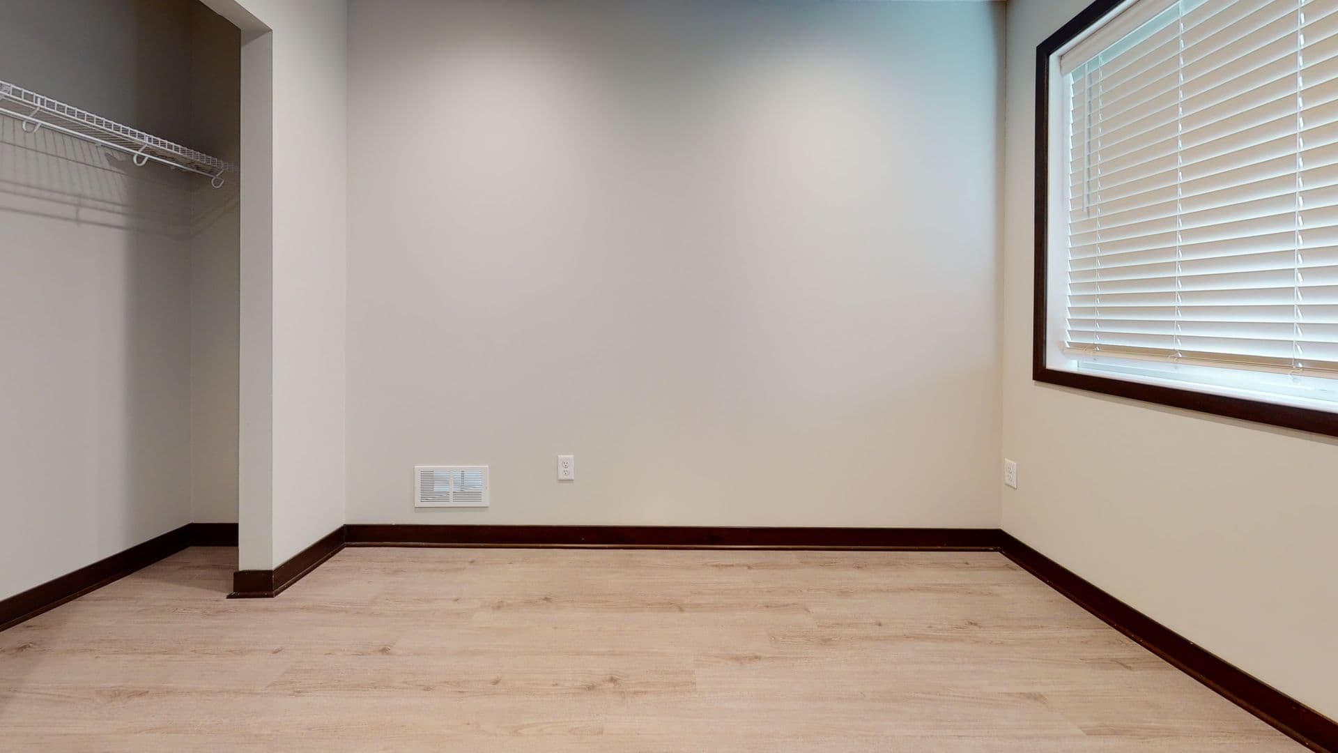 Minneapolis Apartment: 1018 13th Ave SE