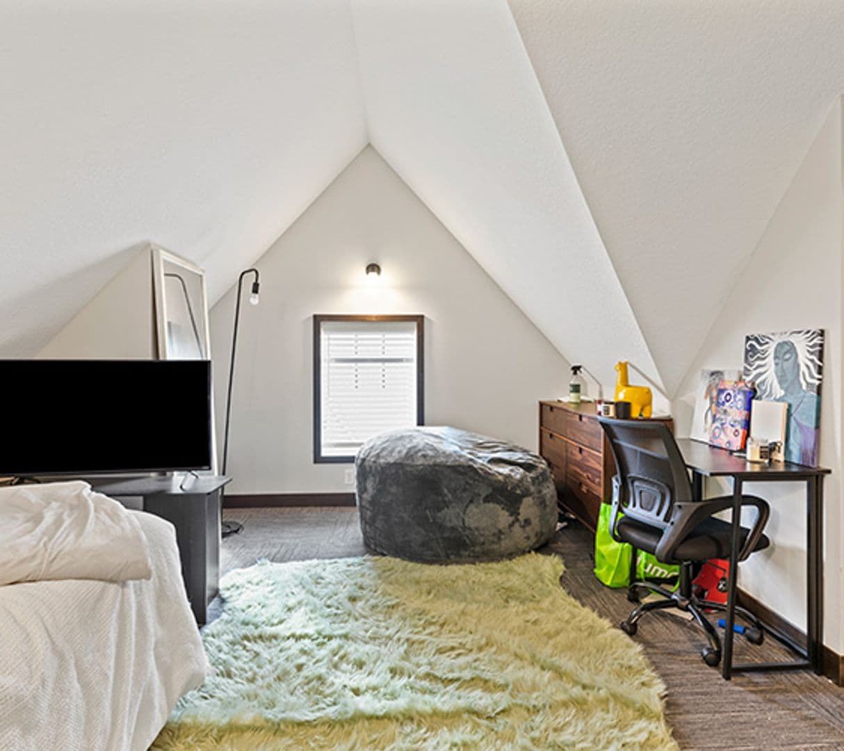 Minneapolis Apartment: 712 4th St SE