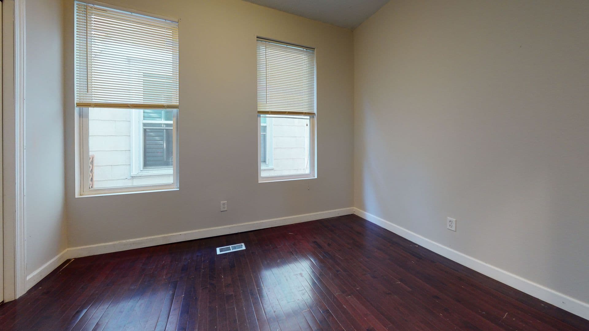 Minneapolis Apartment: 520 12th Ave SE