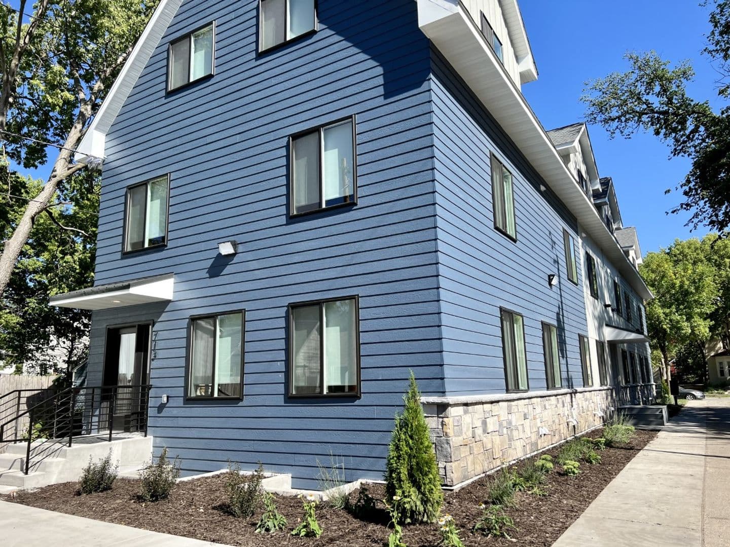 Minneapolis Apartment: 707 13th Ave SE