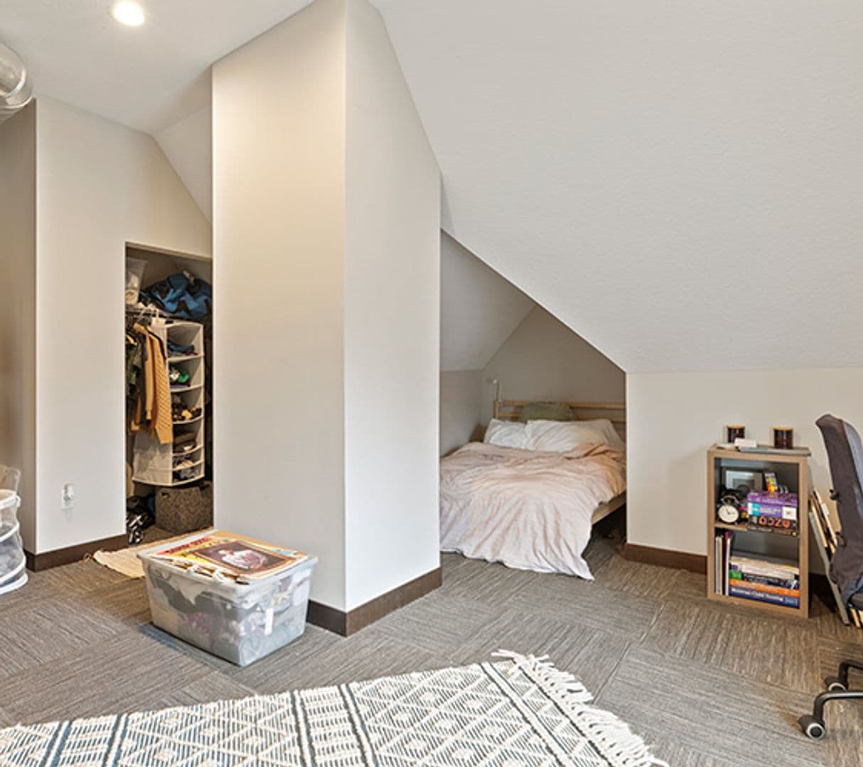 Minneapolis Apartment: 712 4th St SE