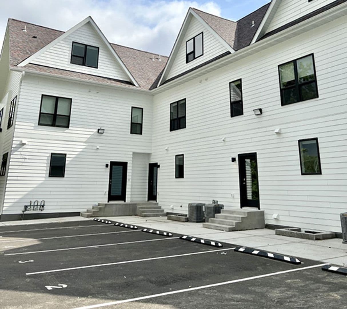 Minneapolis Apartment: 619 10th Ave SE