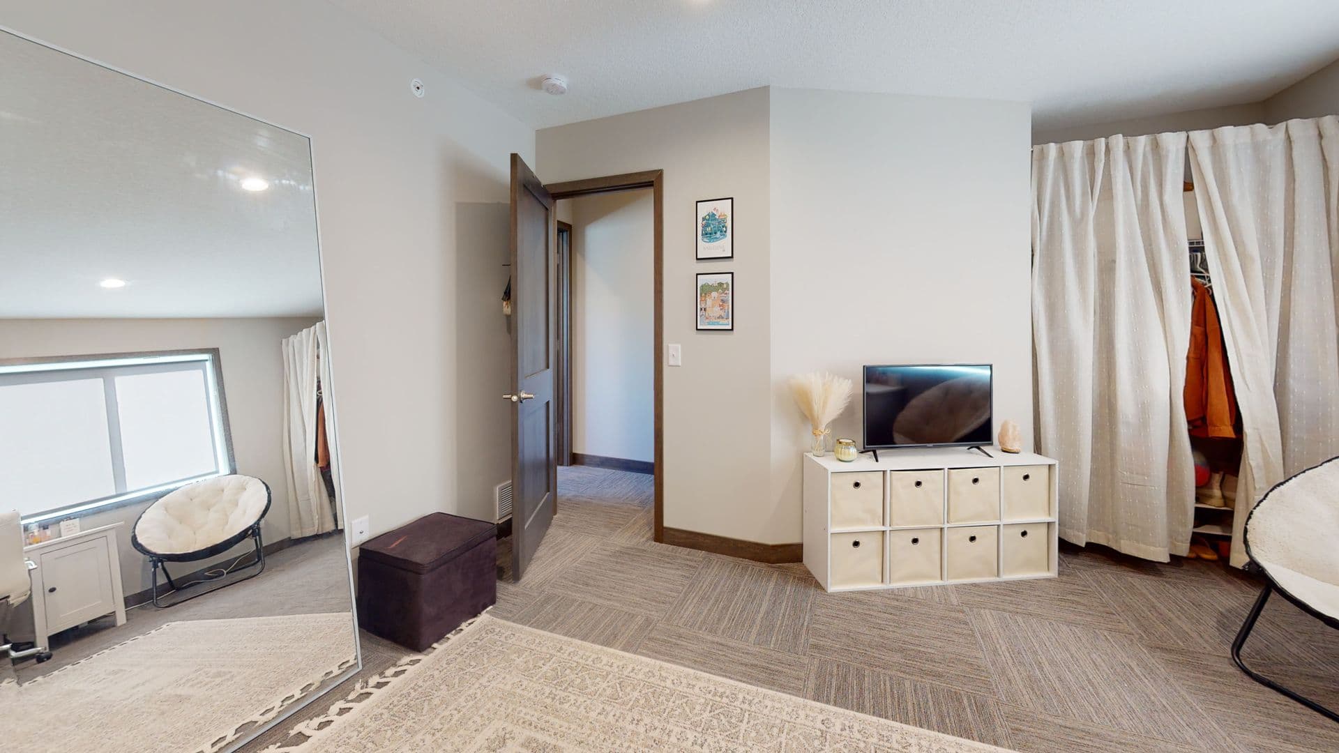 Minneapolis Apartment: 716 12th Ave SE
