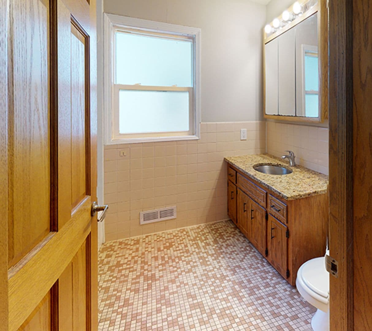 Minneapolis Apartment: 1203 Como Ave SE