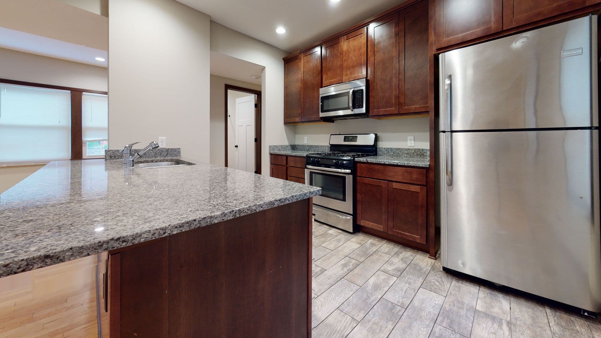 Minneapolis Multiplex: 408-410 8th St SE