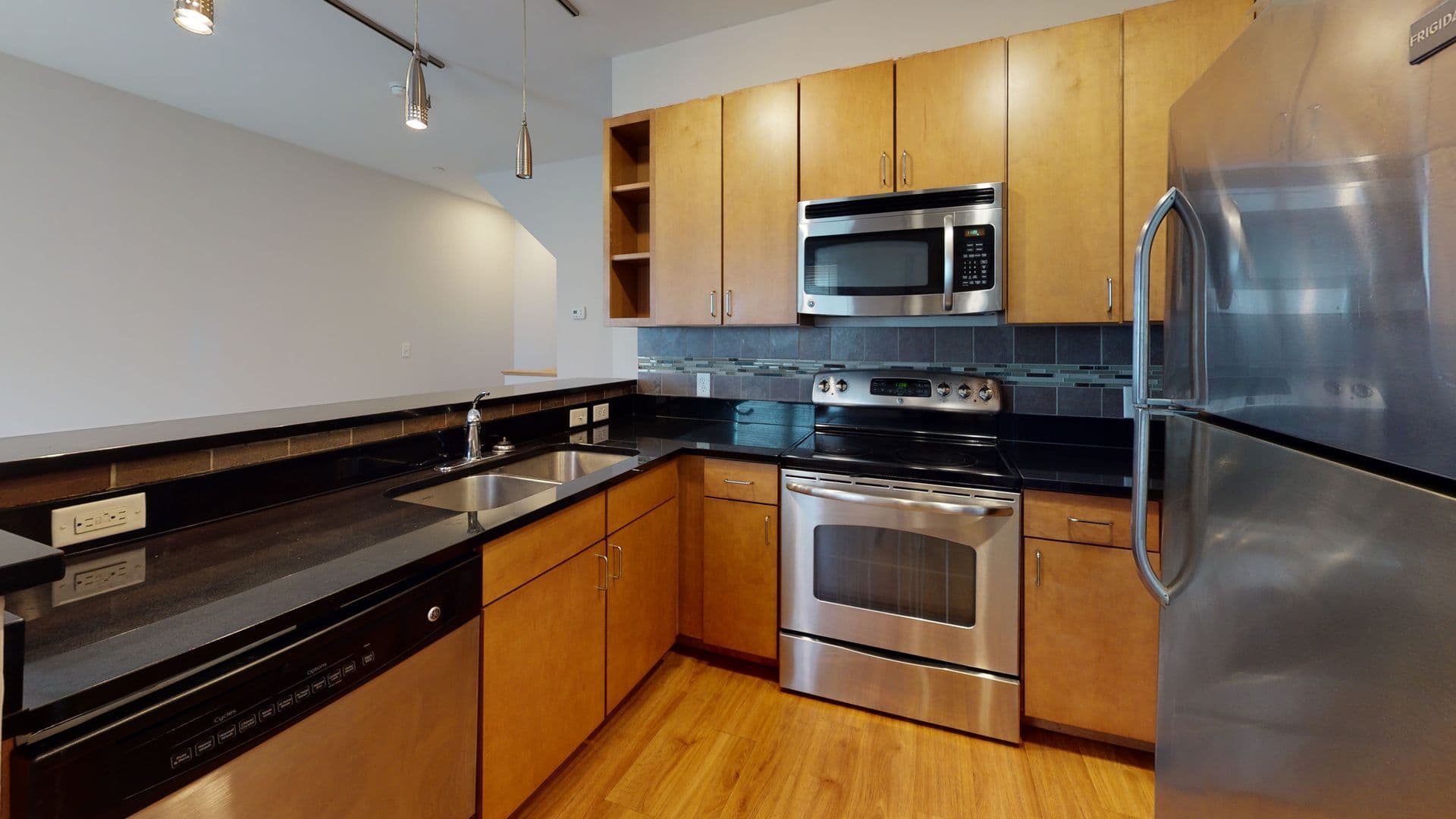 Minneapolis Apartment: 1011 & 1015 4th St SE