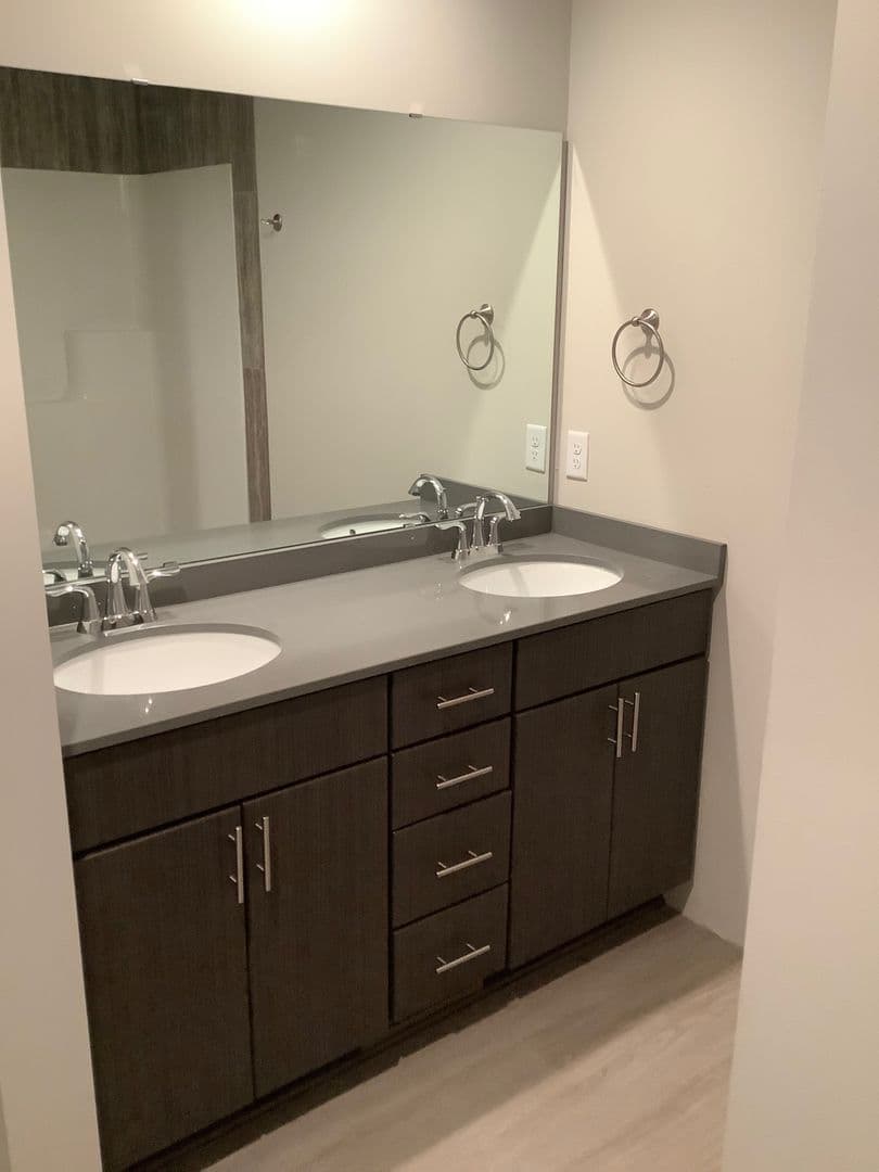Minneapolis Apartment: 1027 13th Ave SE