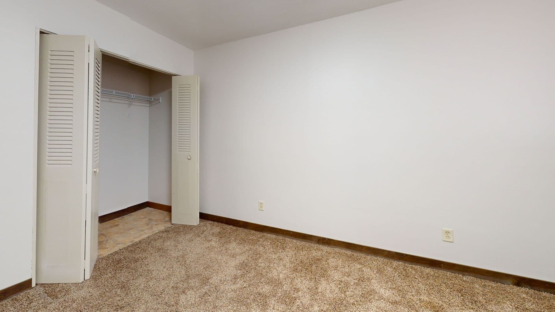 Minneapolis Apartment: 519 10th Ave SE