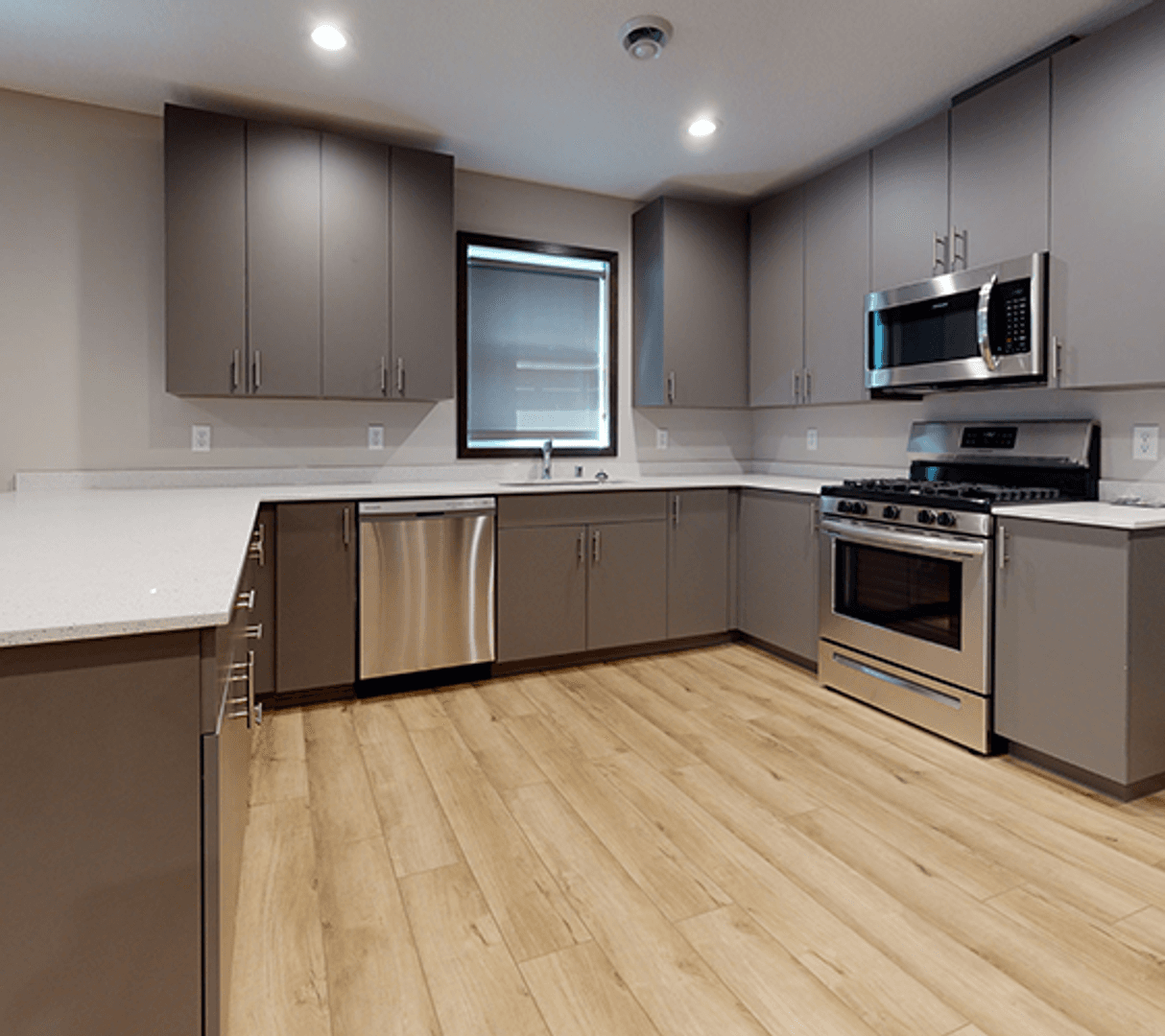 Minneapolis Apartment: 1915 Como Ave SE