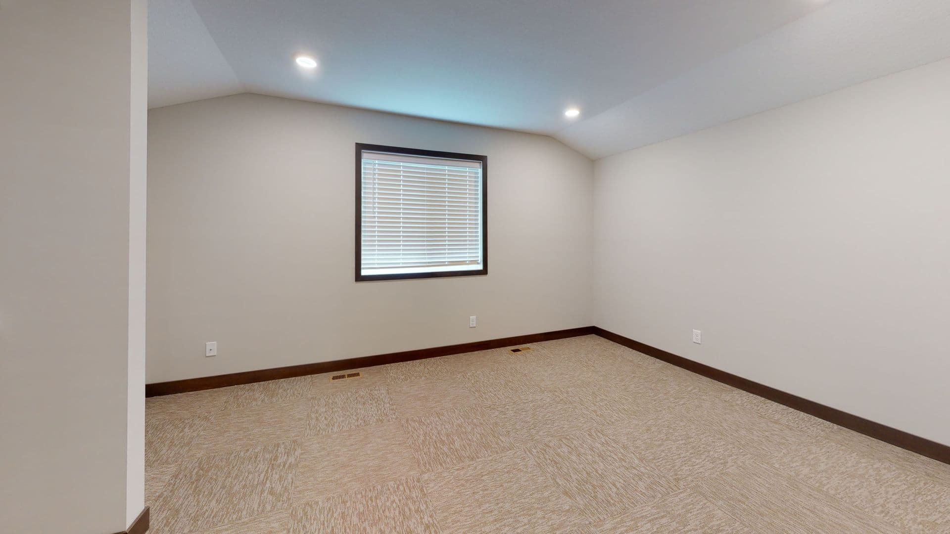 Minneapolis Apartment: 1048 23rd Ave SE