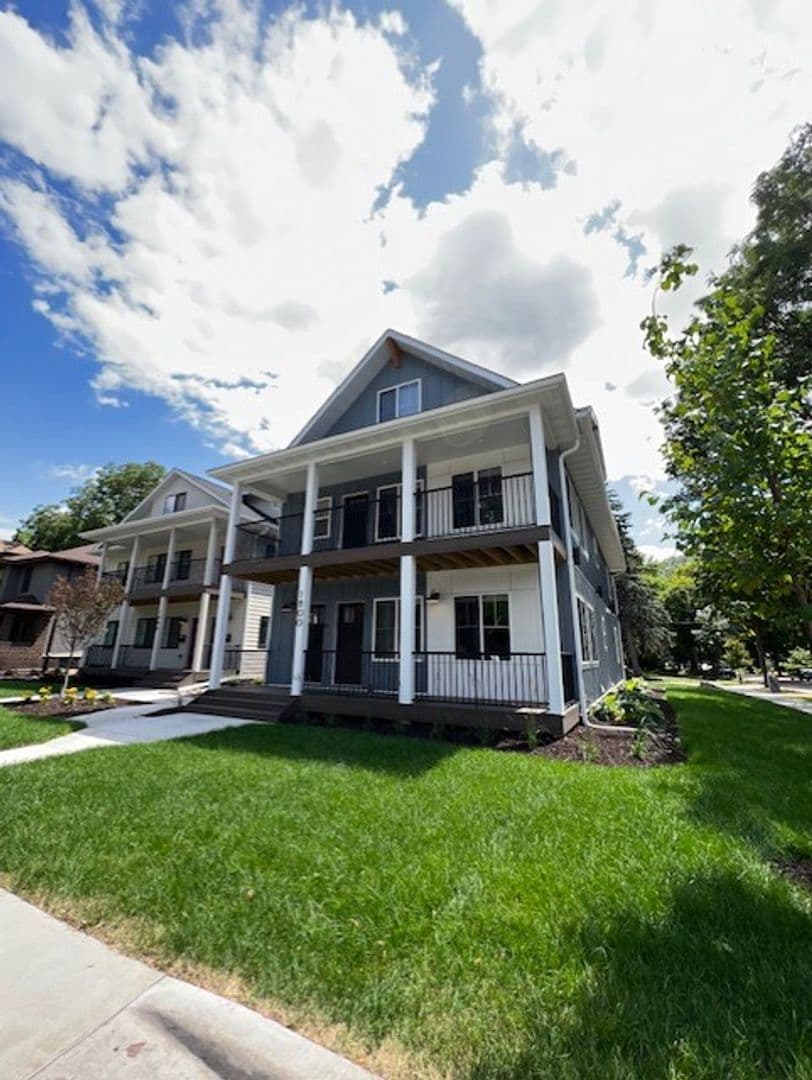 Minneapolis Apartment: 1800 Como Ave SE