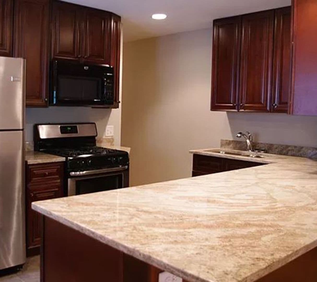 Minneapolis Apartment: 913 22nd Ave SE