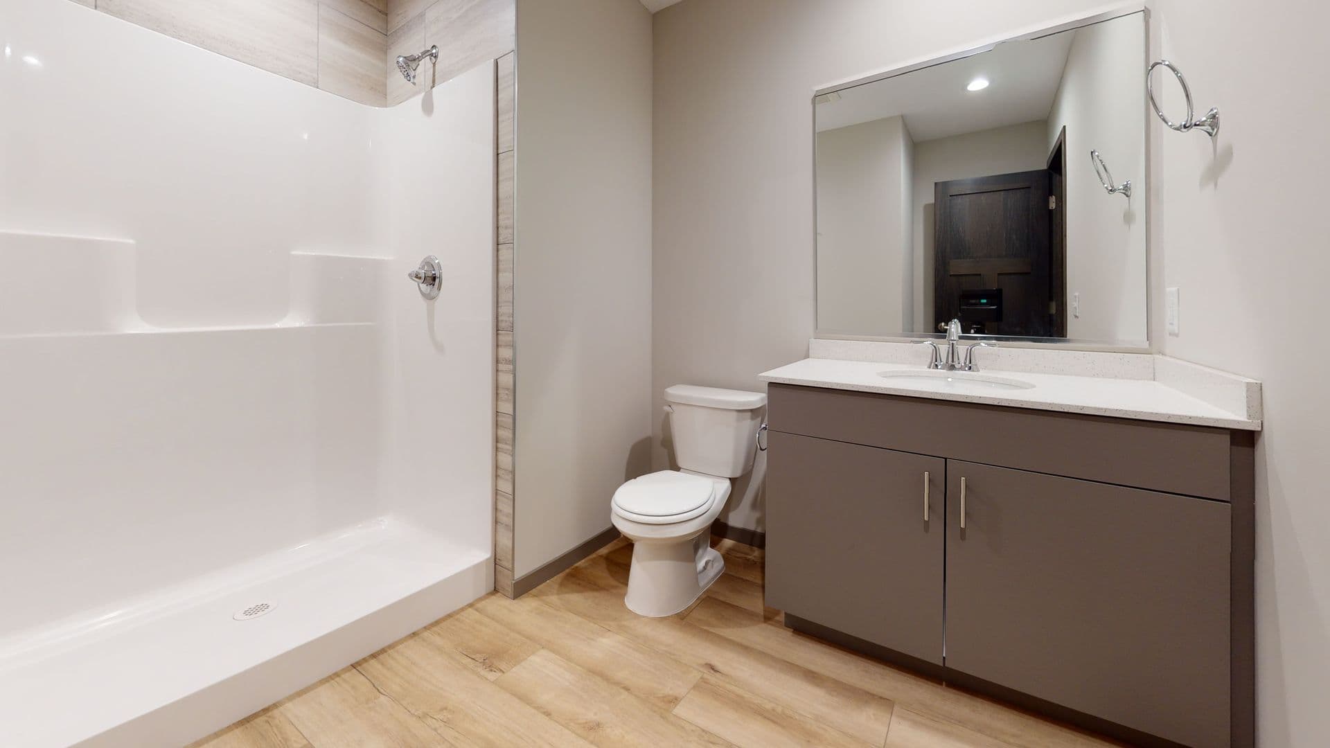 Minneapolis Apartment: 1915 Como Ave SE