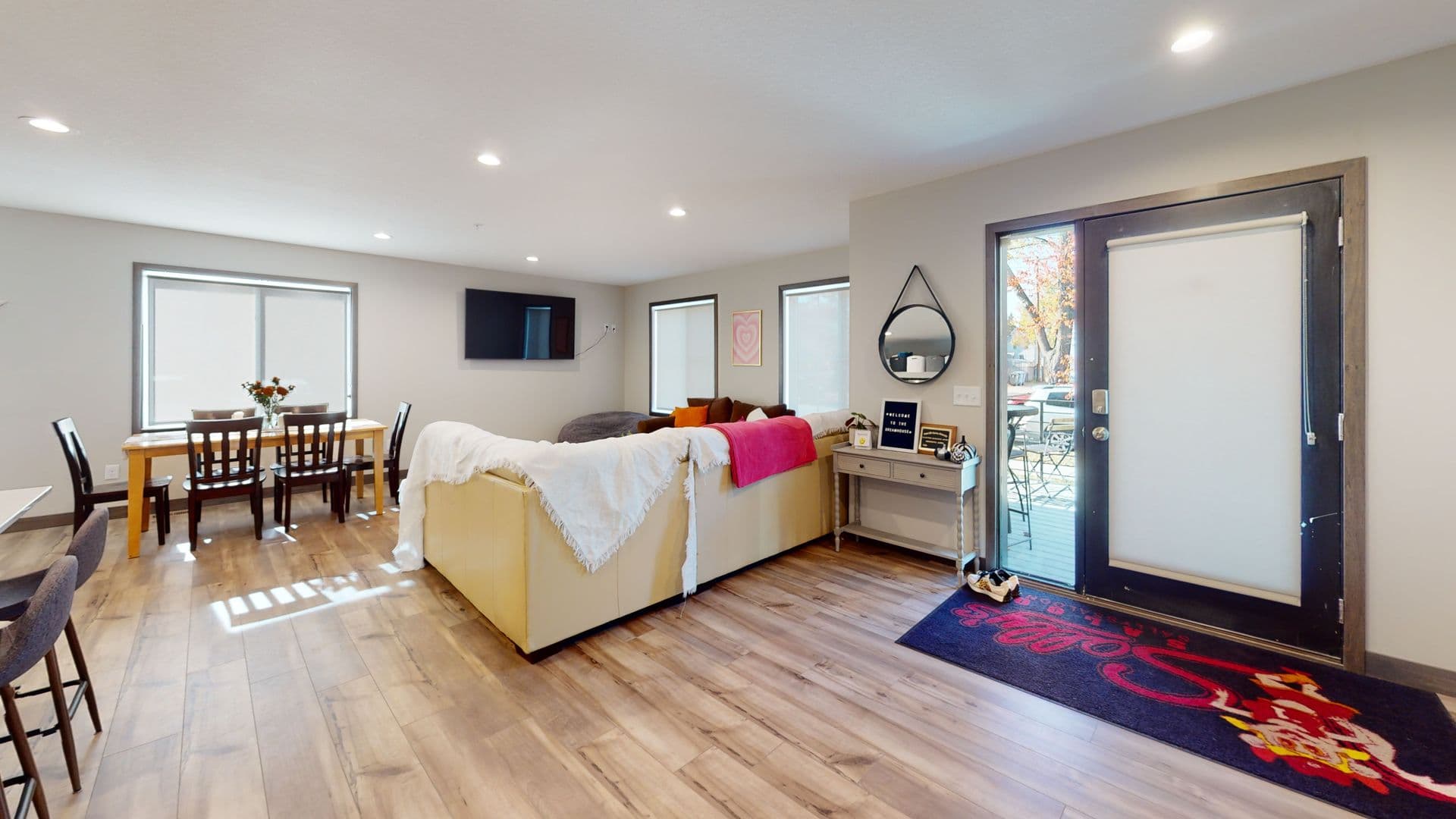Minneapolis Apartment: 716 12th Ave SE