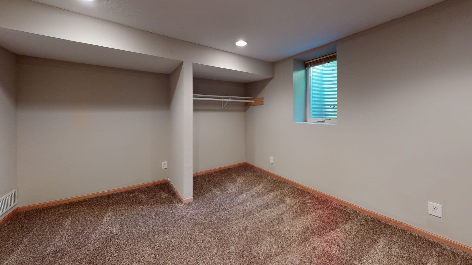 Minneapolis Apartment: 1097 25th Ave SE