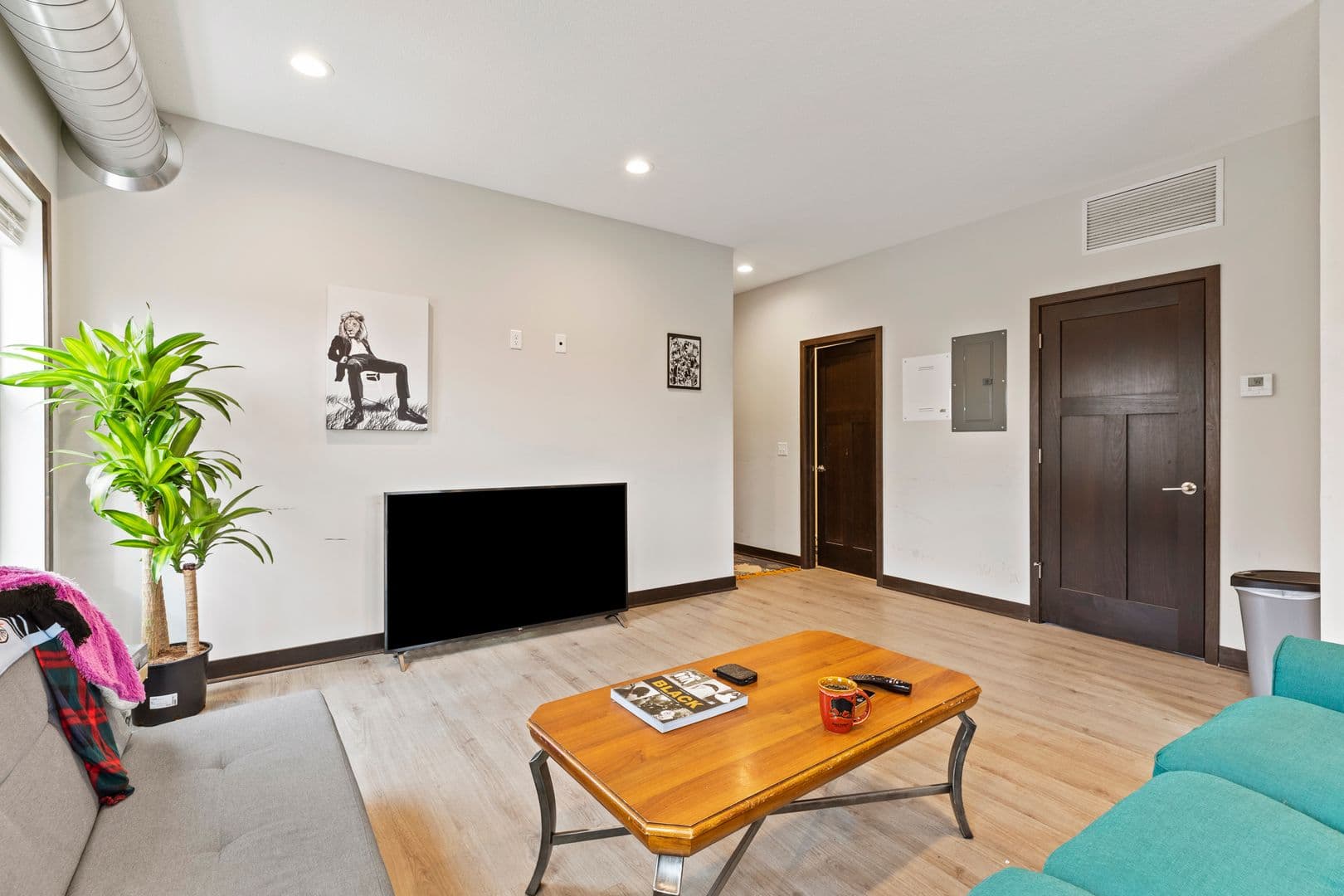 Minneapolis Apartment: 712 4th St SE