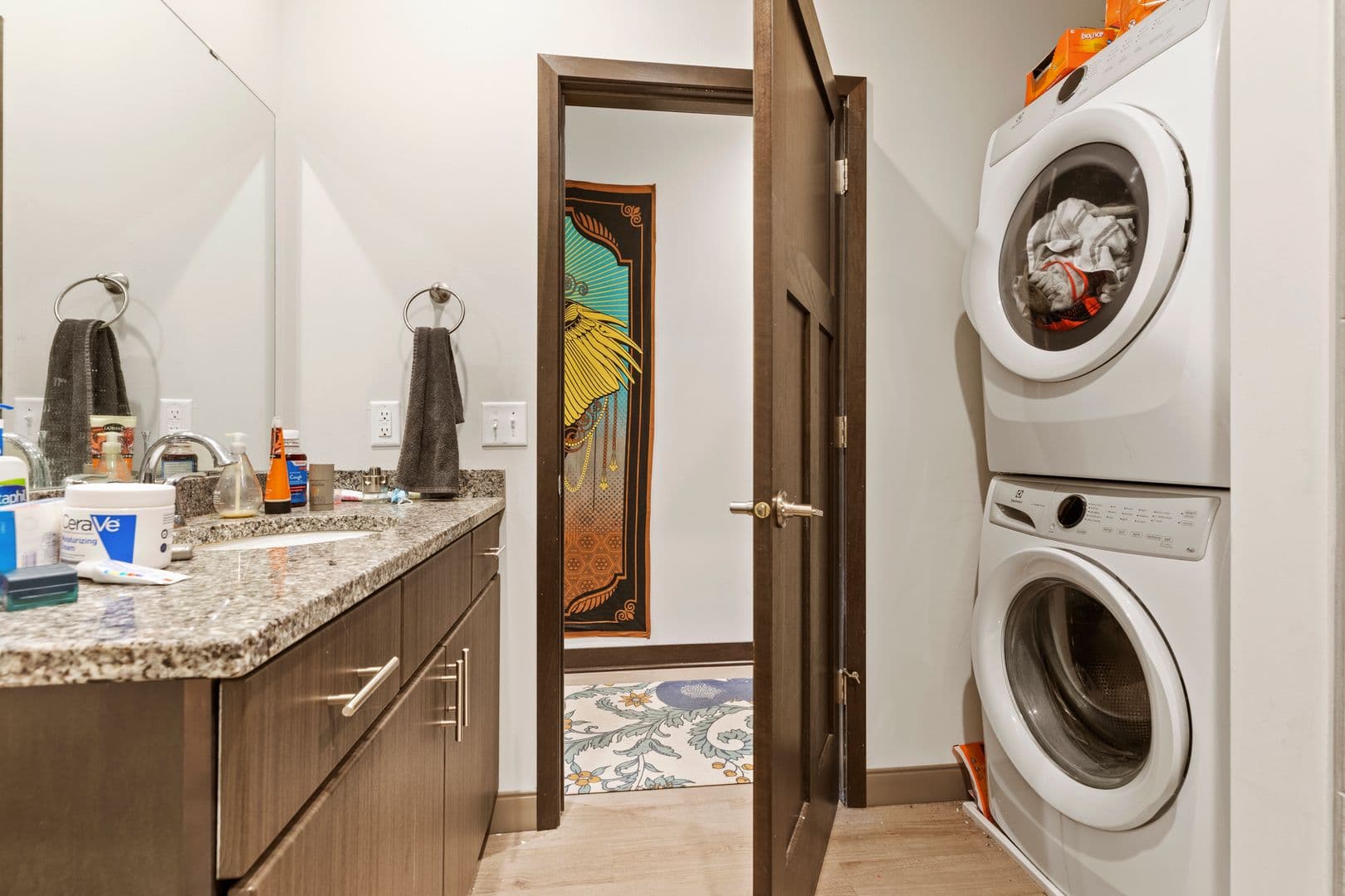 Minneapolis Apartment: 712 4th St SE