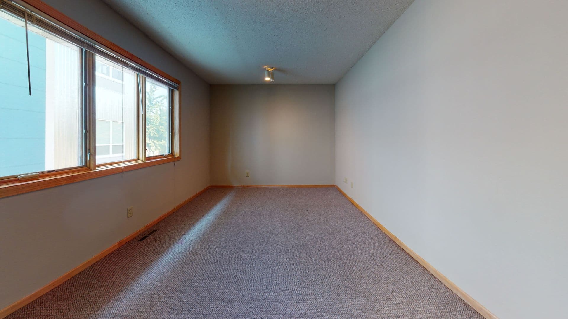 Minneapolis Apartment: 412 4th St SE #101-104