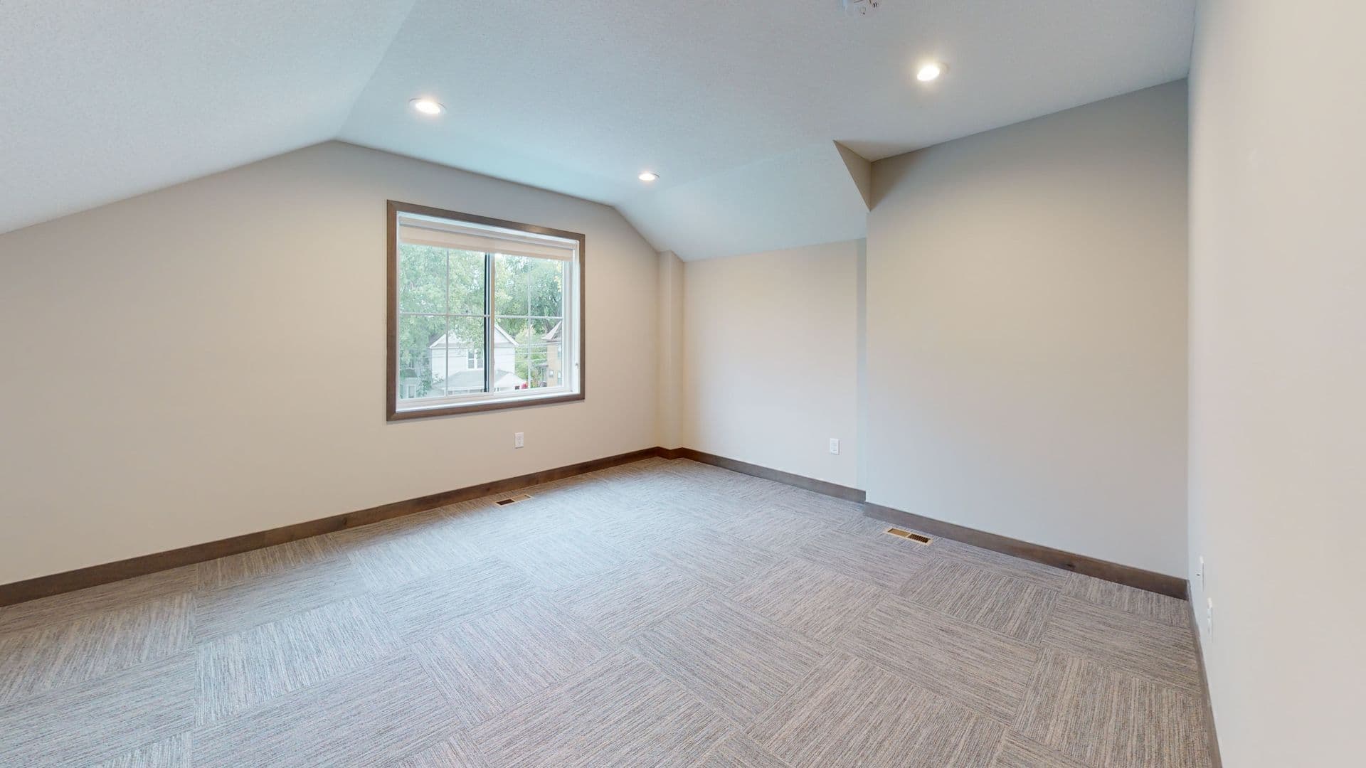 Minneapolis Apartment: 1806 Como Ave SE