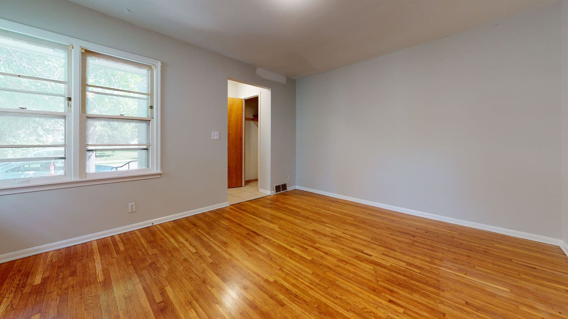 Minneapolis Apartment: 917 22nd Ave SE