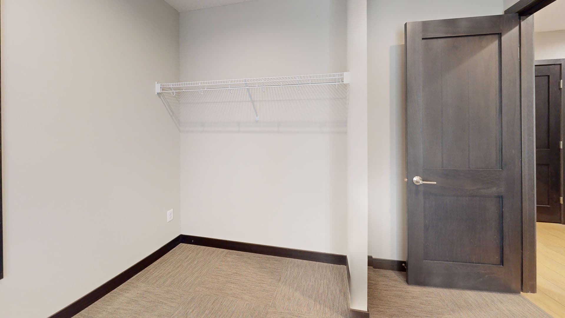 Minneapolis Apartment: 916 6th St SE