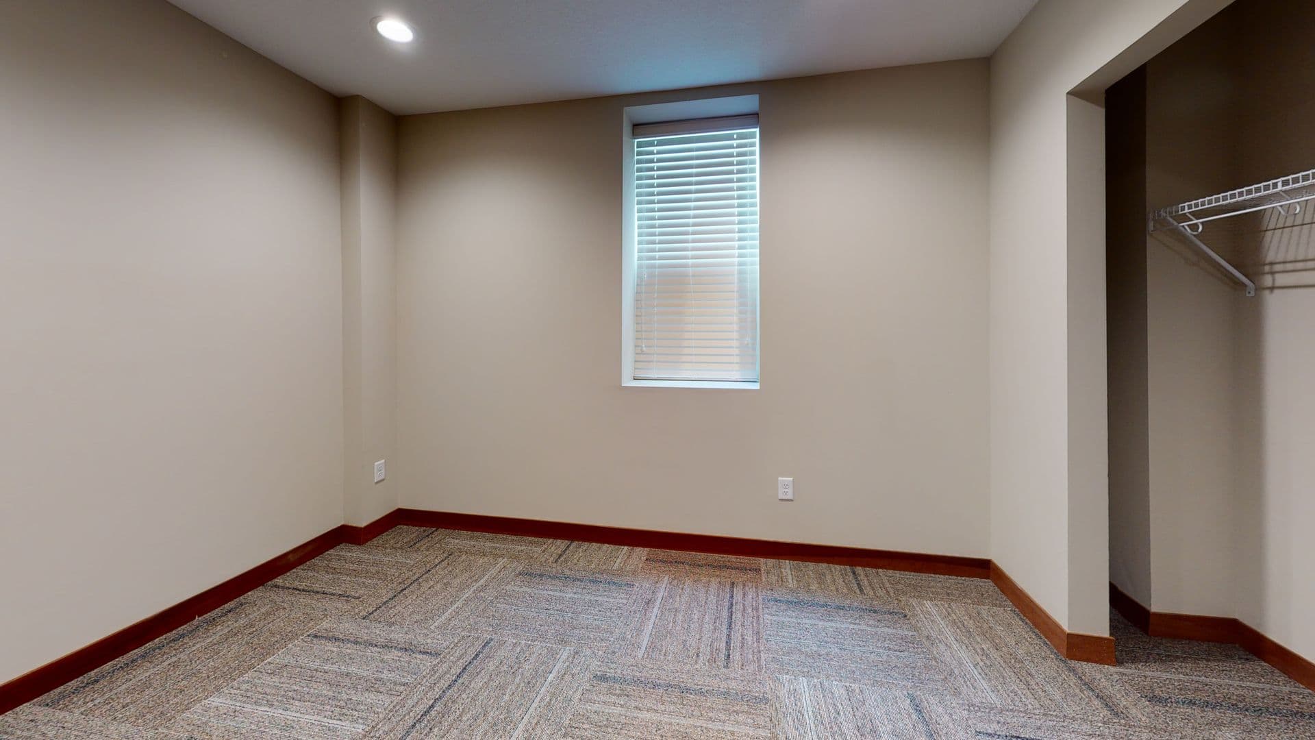 Minneapolis Apartment: 923 6th St SE