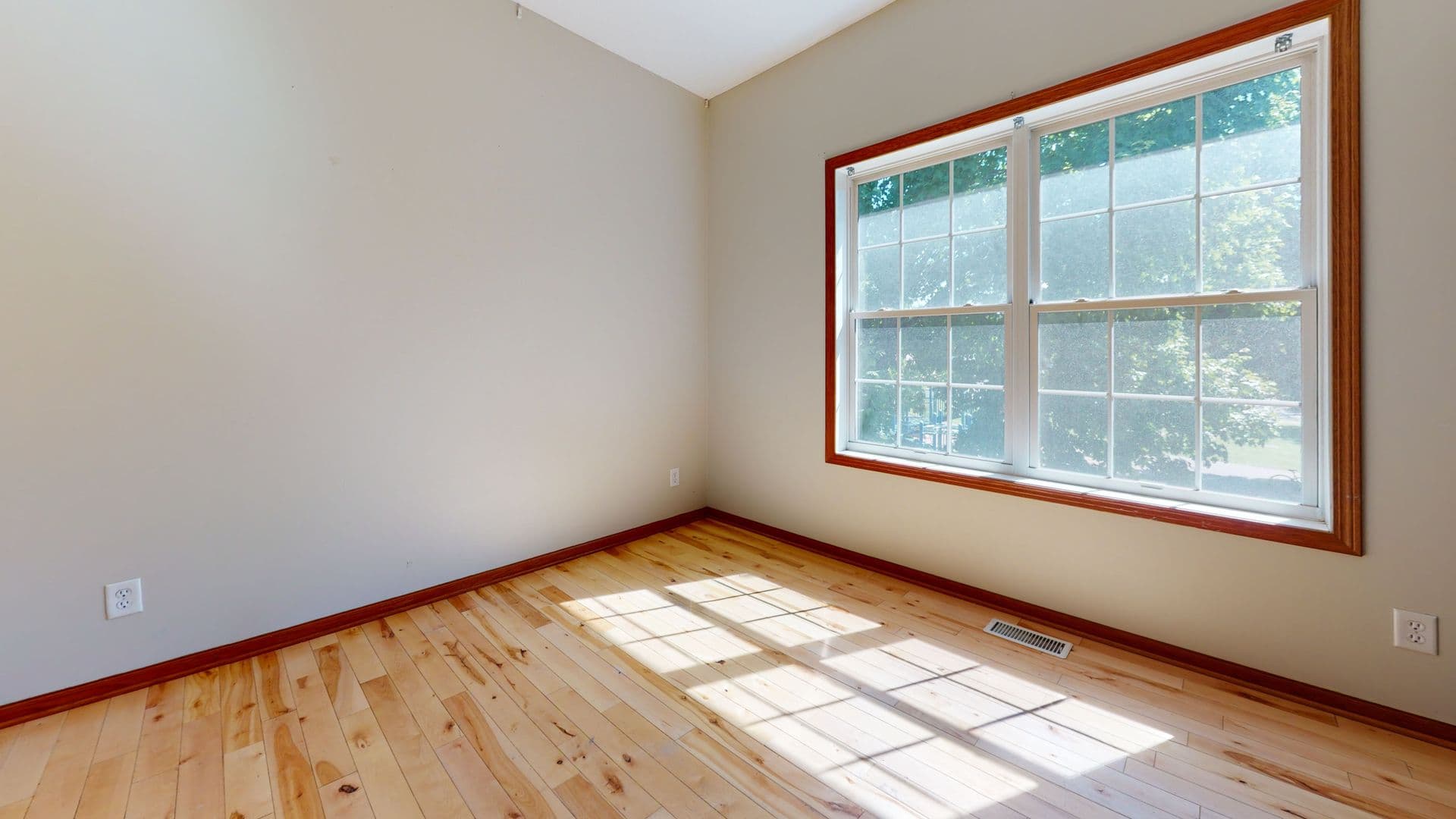 Minneapolis Apartment: 1015 7th St SE