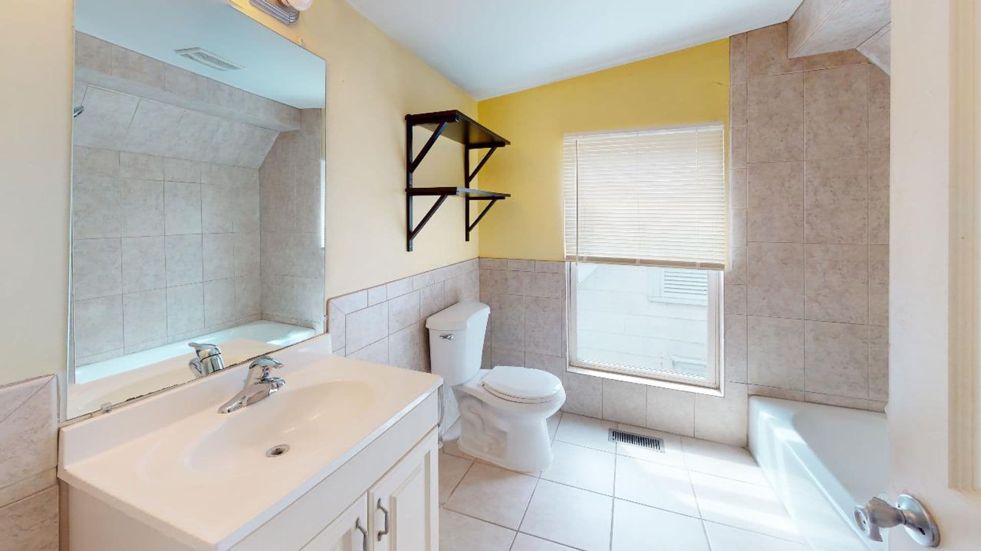 Minneapolis Apartment: 520 12th Ave SE