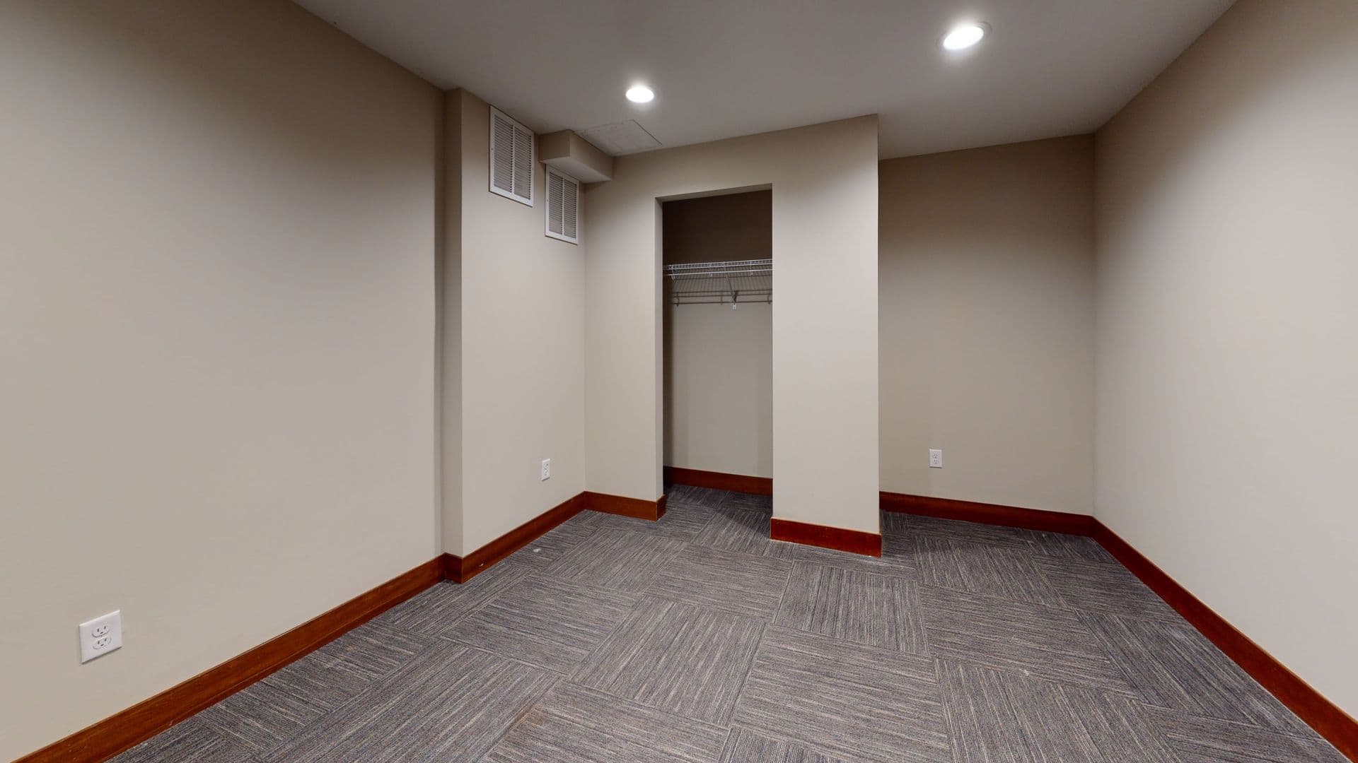Minneapolis Apartment: 806 12th Ave SE
