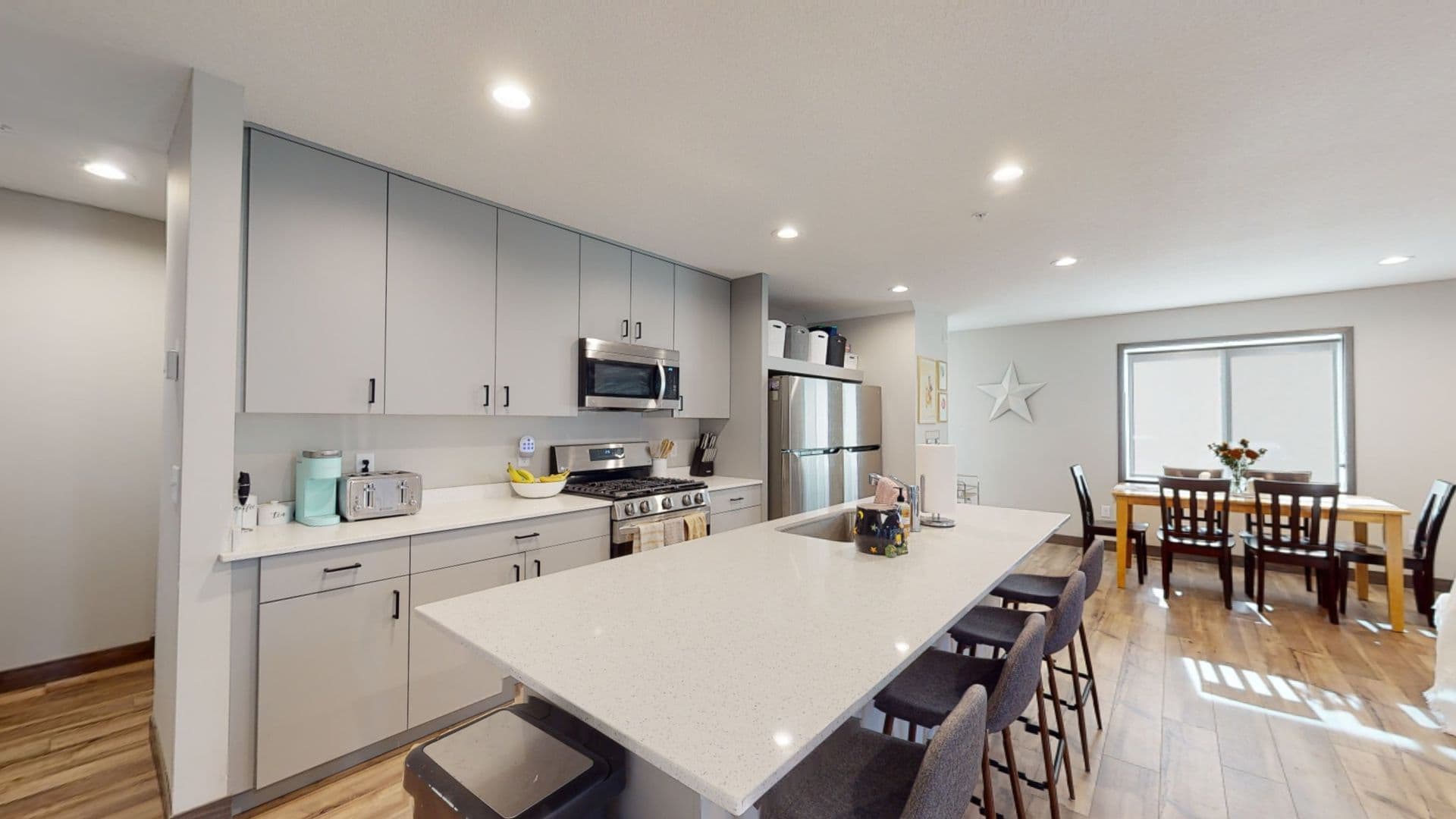 Minneapolis Apartment: 716 12th Ave SE