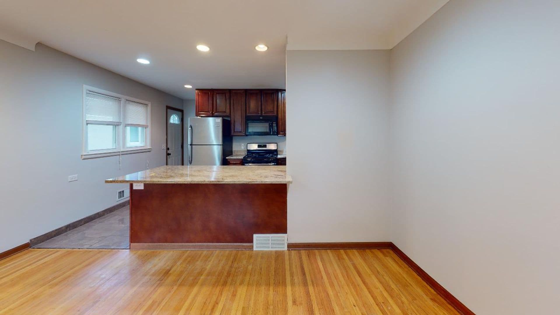 Minneapolis Apartment: 1097 25th Ave SE