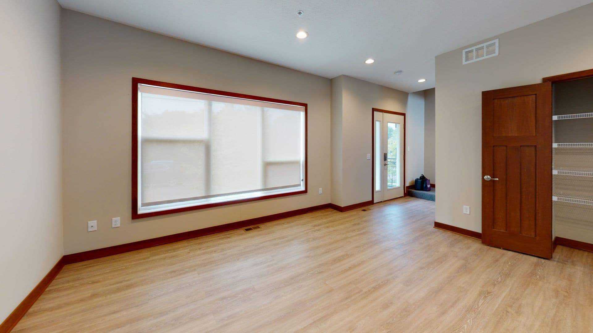Minneapolis Apartment: 923 6th St SE