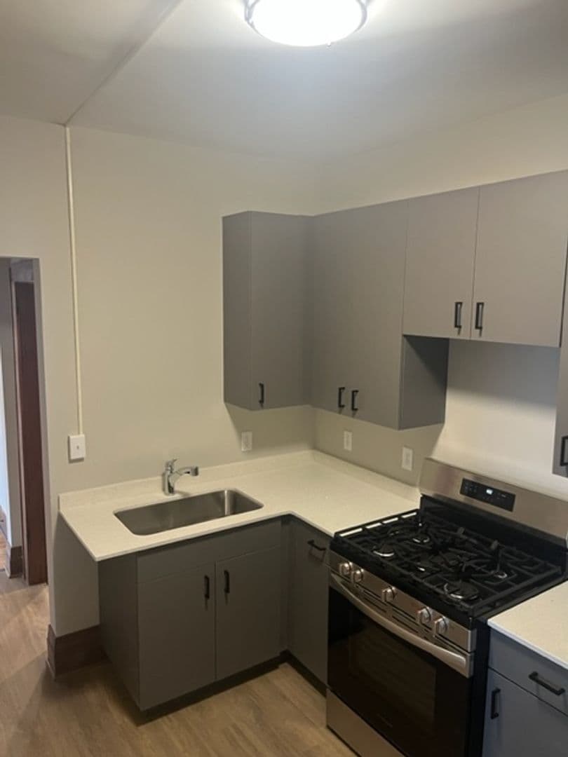 Minneapolis Apartment: 411 12th Ave SE