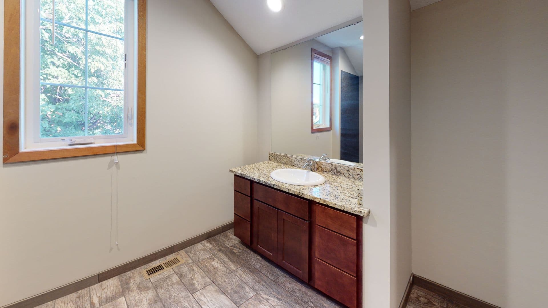 Minneapolis Apartment: 1208 Como Ave SE