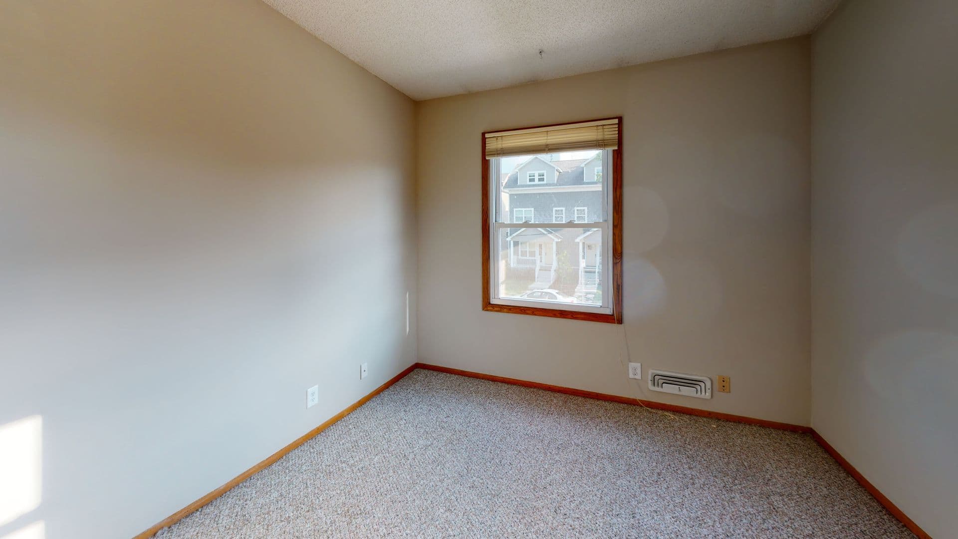 Minneapolis Apartment: 1203 Como Ave SE