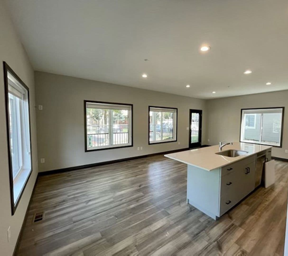 Minneapolis Apartment: 707 13th Ave SE