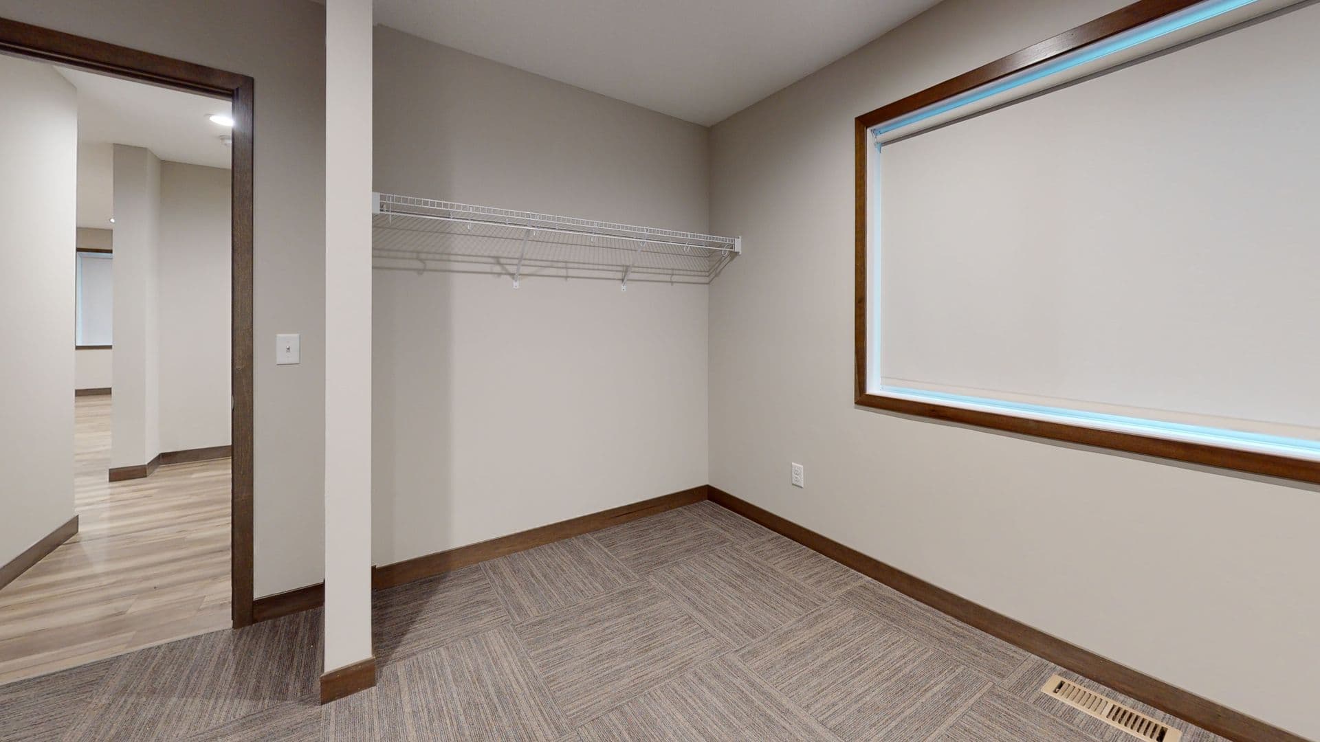 Minneapolis Apartment: 1806 Como Ave SE