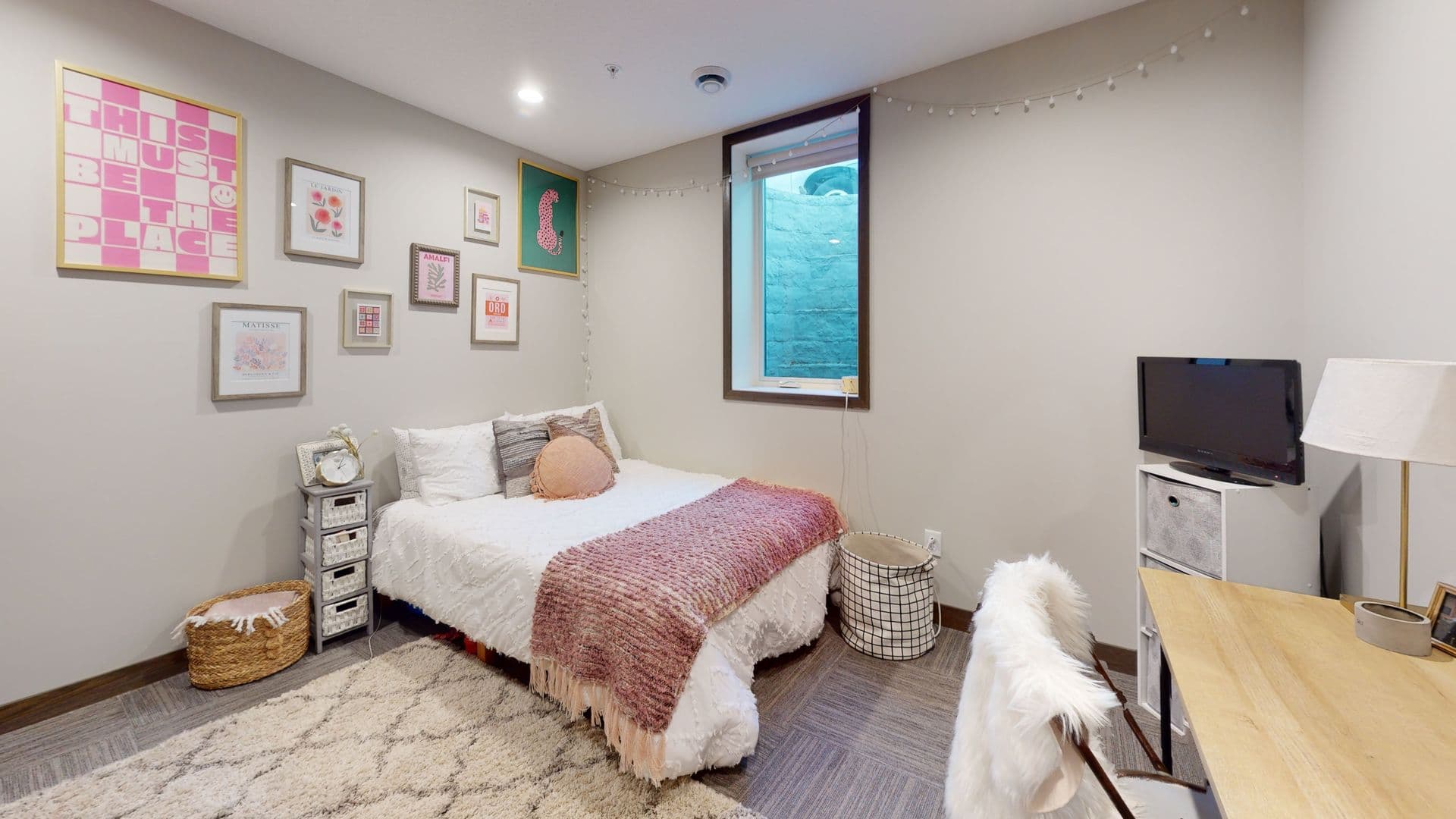Minneapolis Apartment: 716 12th Ave SE